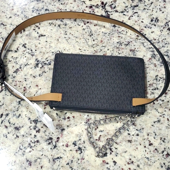 MICHAEL KORS  MONOGRAM FANNY  PACK - Picture 3 of 11